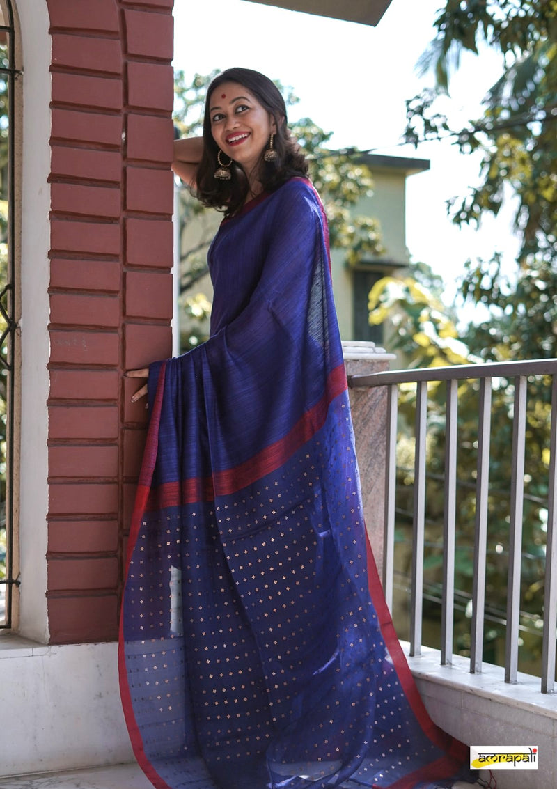 Handwoven Pure Matka with Woven Gold Sequins
