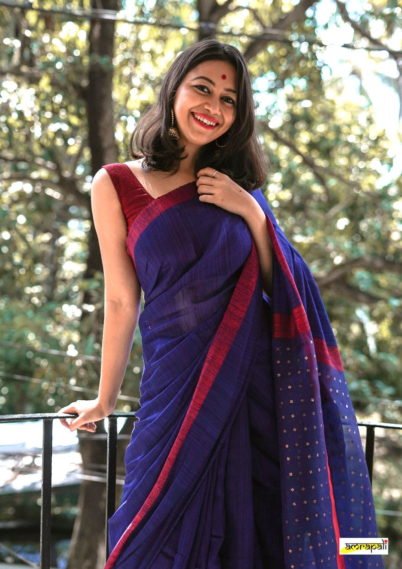 Handwoven Pure Matka with Woven Gold Sequins
