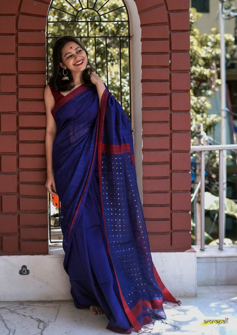 Handwoven Pure Matka with Woven Gold Sequins