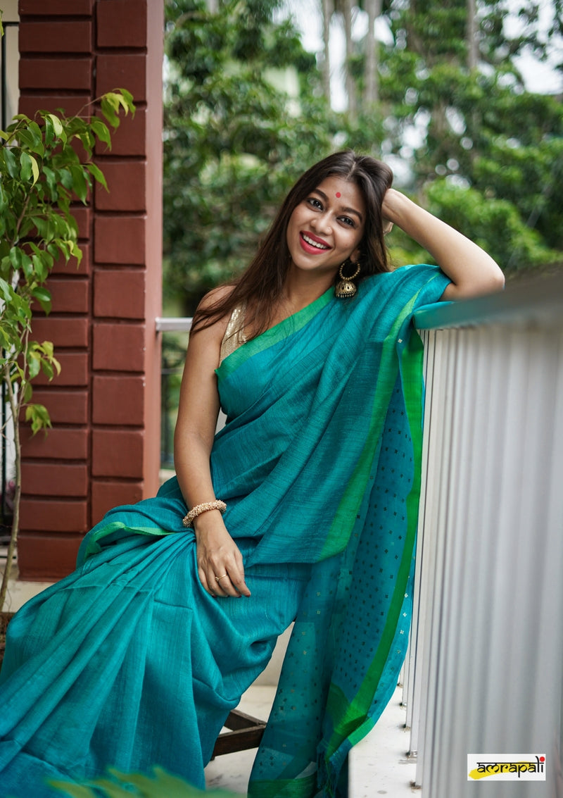Handwoven Pure Matka with Woven Gold Sequins