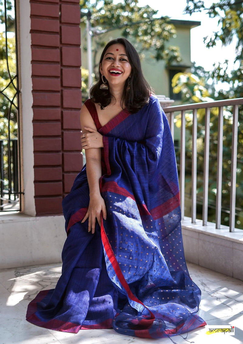 Handwoven Pure Matka with Woven Gold Sequins