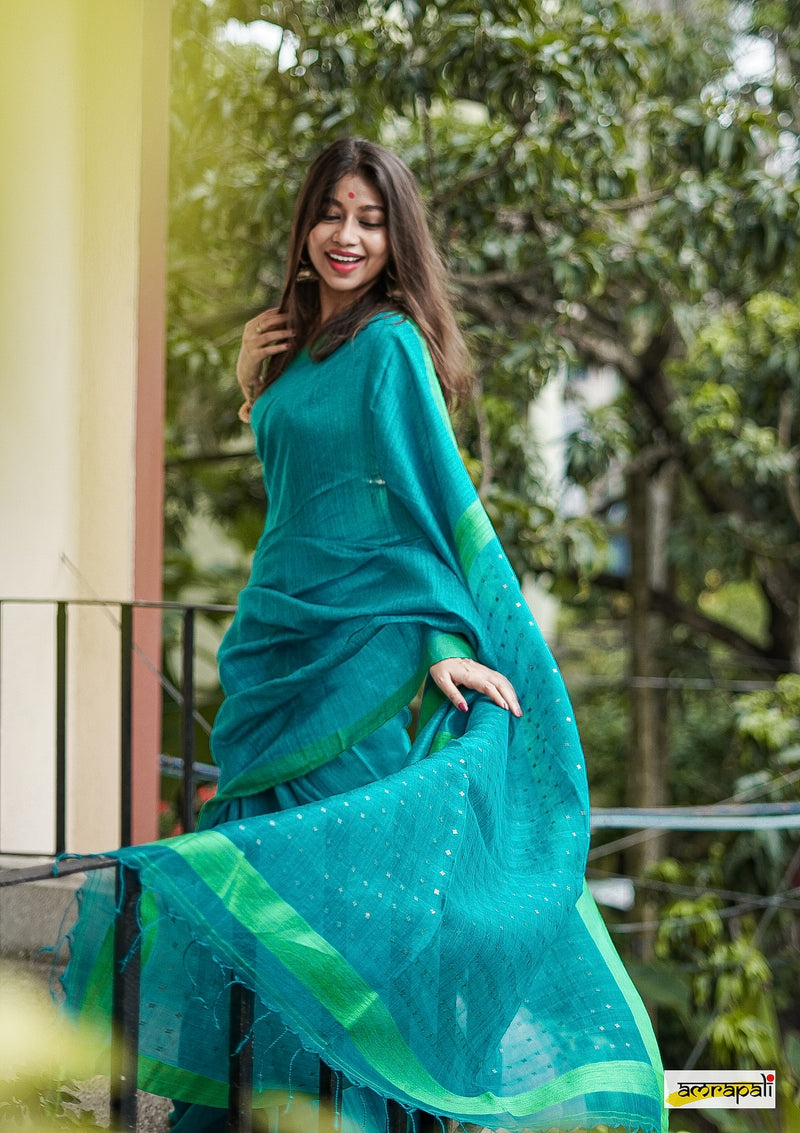 Handwoven Pure Matka with Woven Gold Sequins