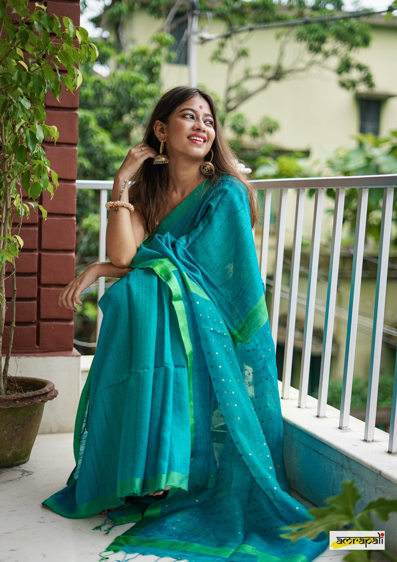 Handwoven Pure Matka with Woven Gold Sequins