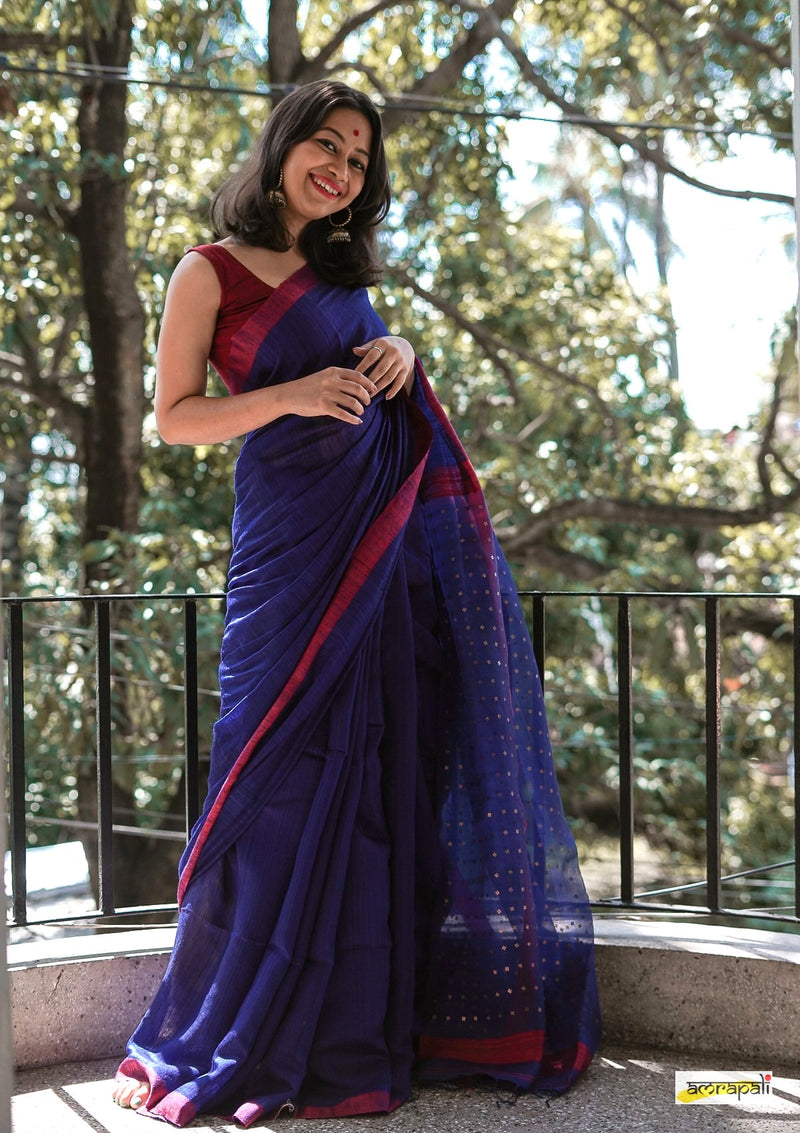 Handwoven Pure Matka with Woven Gold Sequins