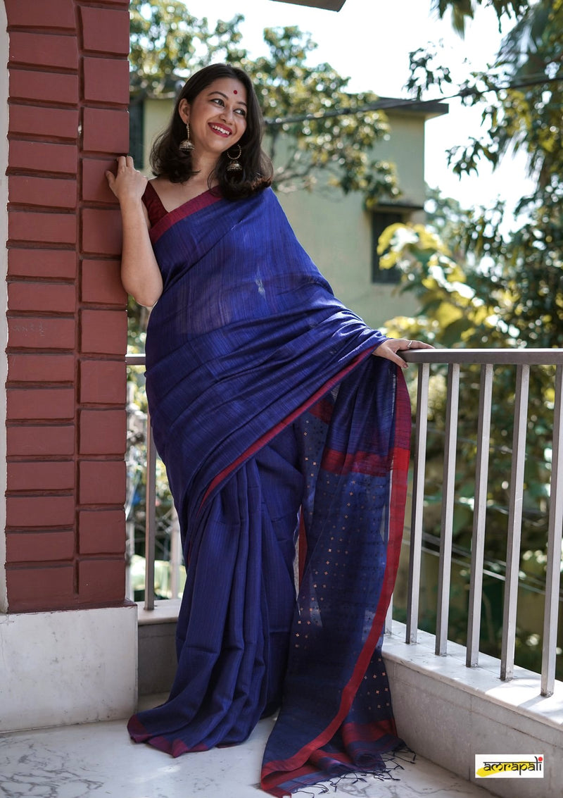 Handwoven Pure Matka with Woven Gold Sequins