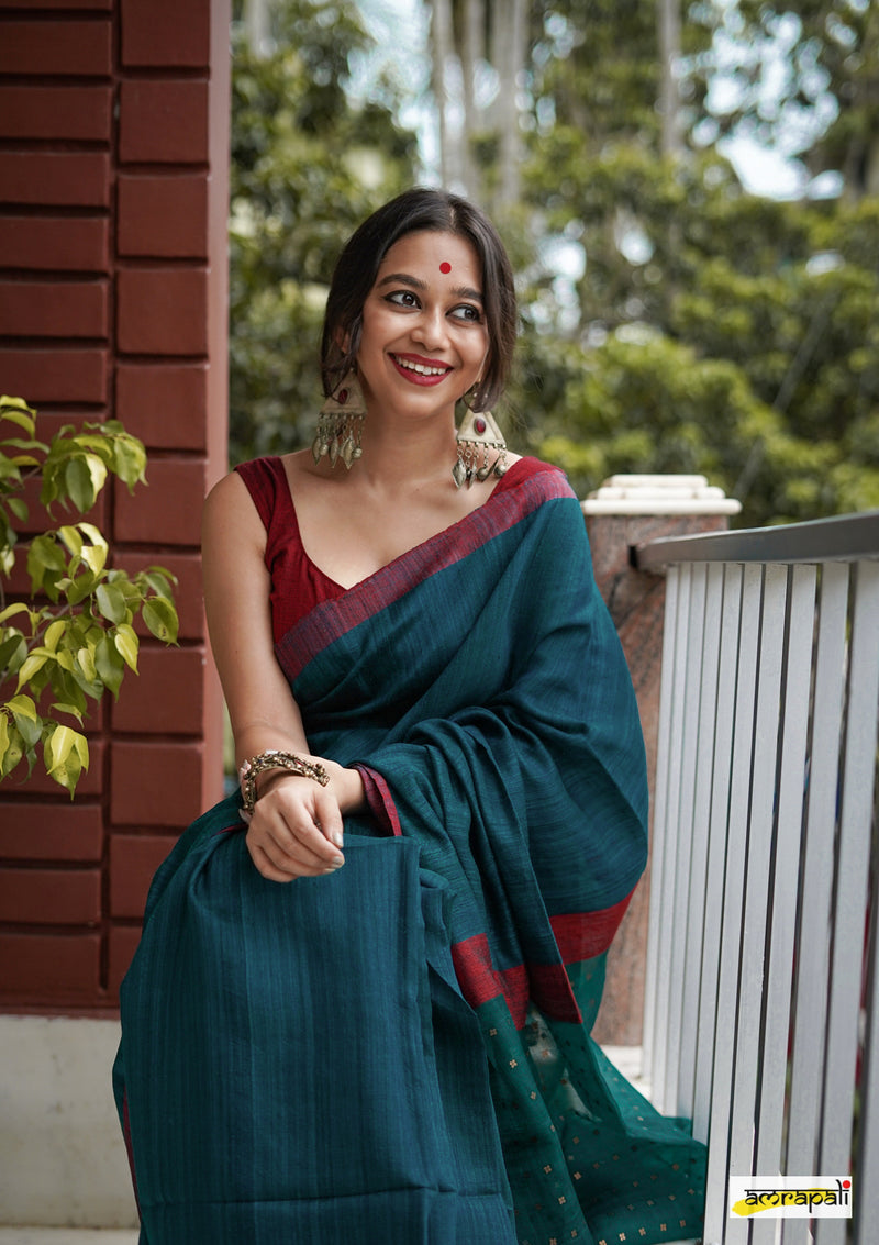 Handwoven Pure Matka with Woven Gold Sequins