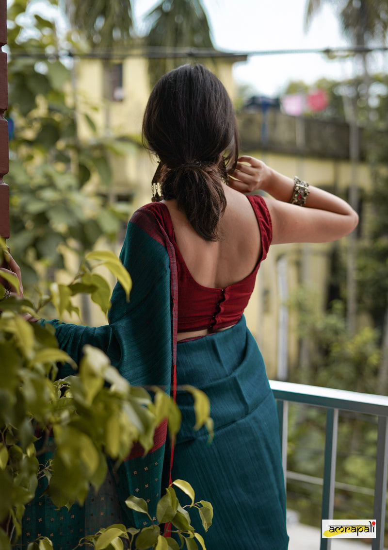 Handwoven Pure Matka with Woven Gold Sequins