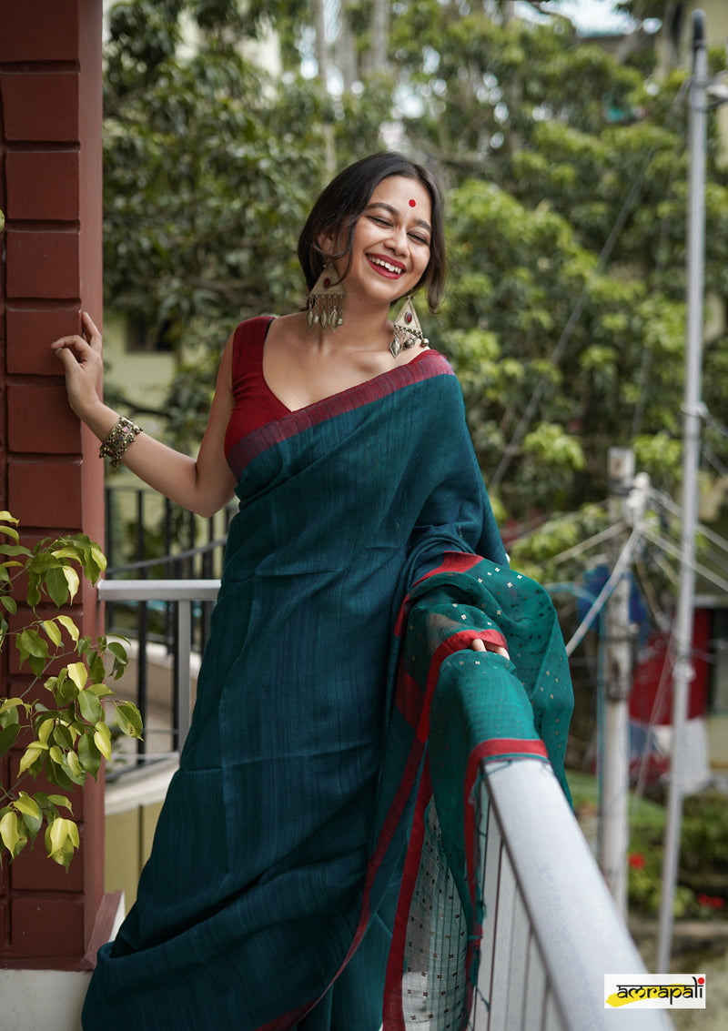 Handwoven Pure Matka with Woven Gold Sequins