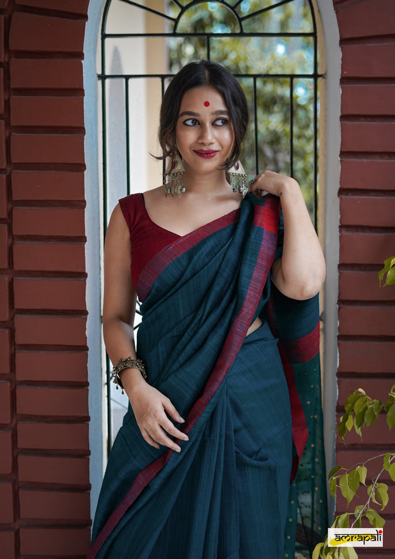 Handwoven Pure Matka with Woven Gold Sequins