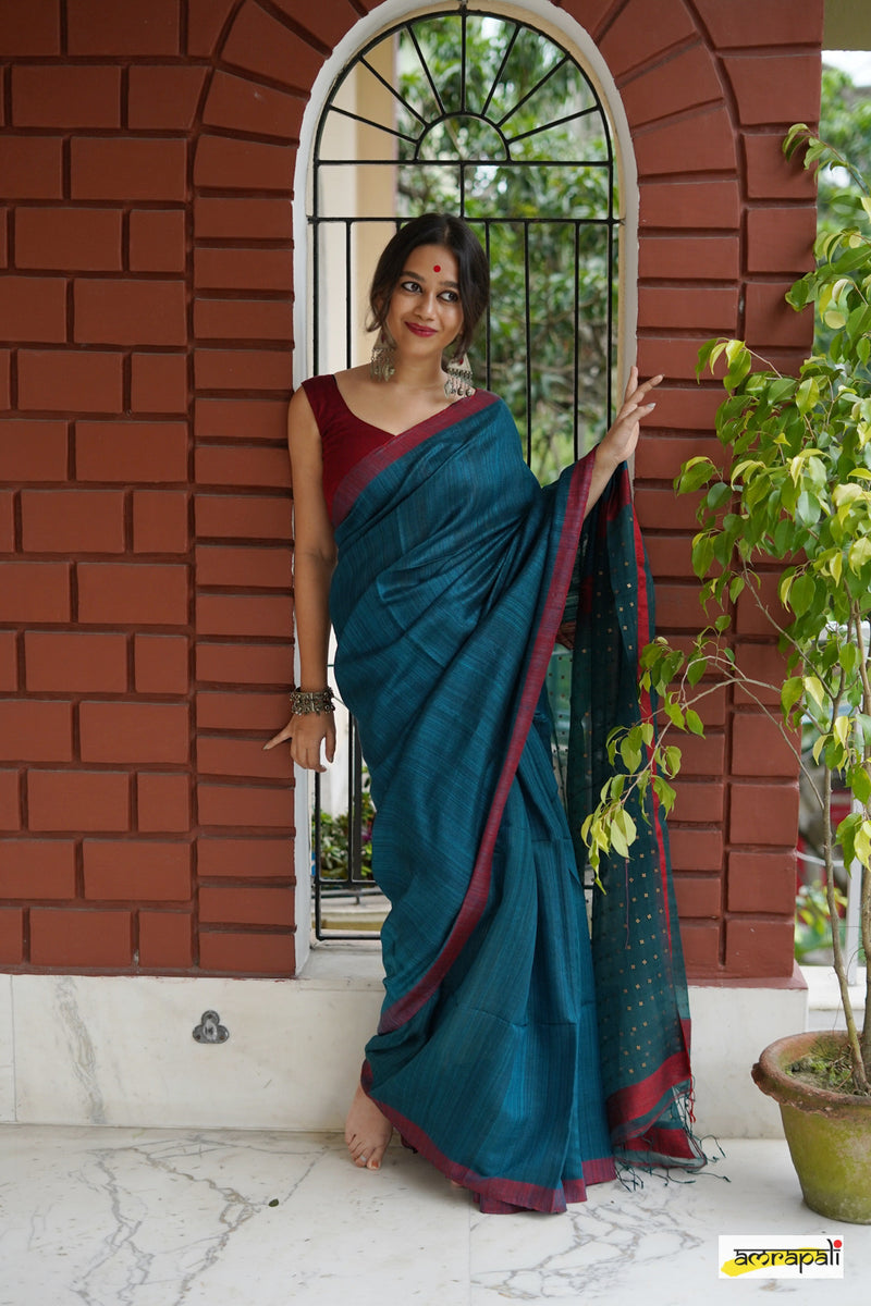 Handwoven Pure Matka with Woven Gold Sequins