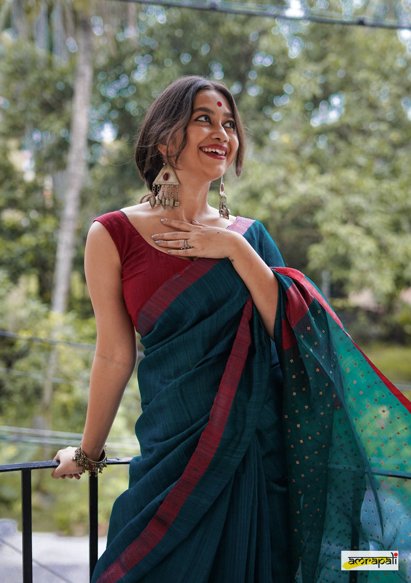 Handwoven Pure Matka with Woven Gold Sequins