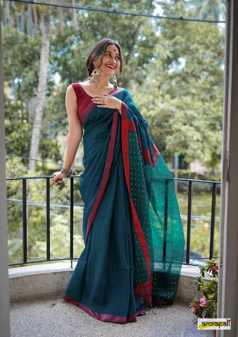 Handwoven Pure Matka with Woven Gold Sequins